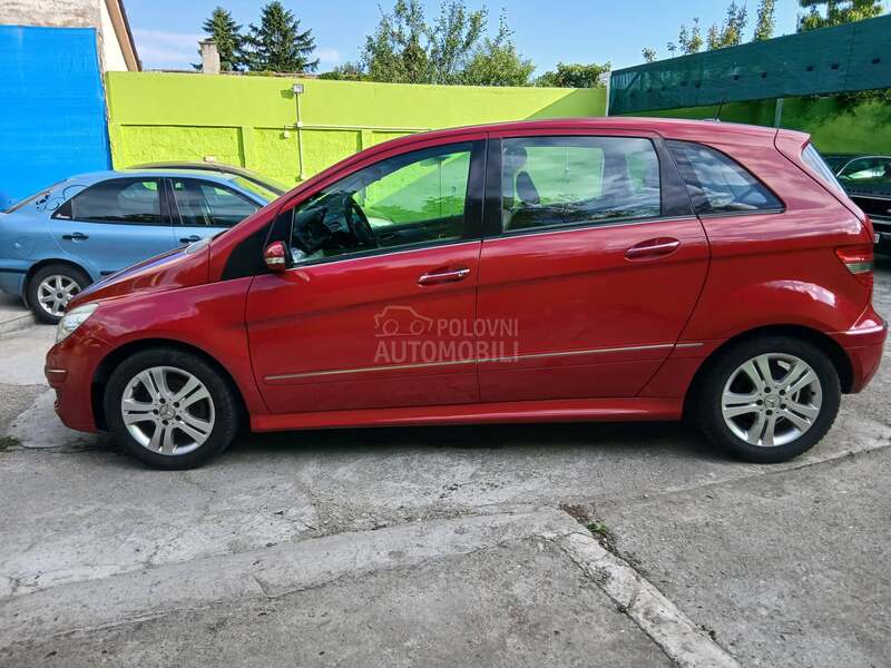Mercedes Benz B 200 