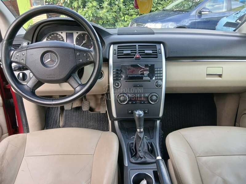 Mercedes Benz B 200 