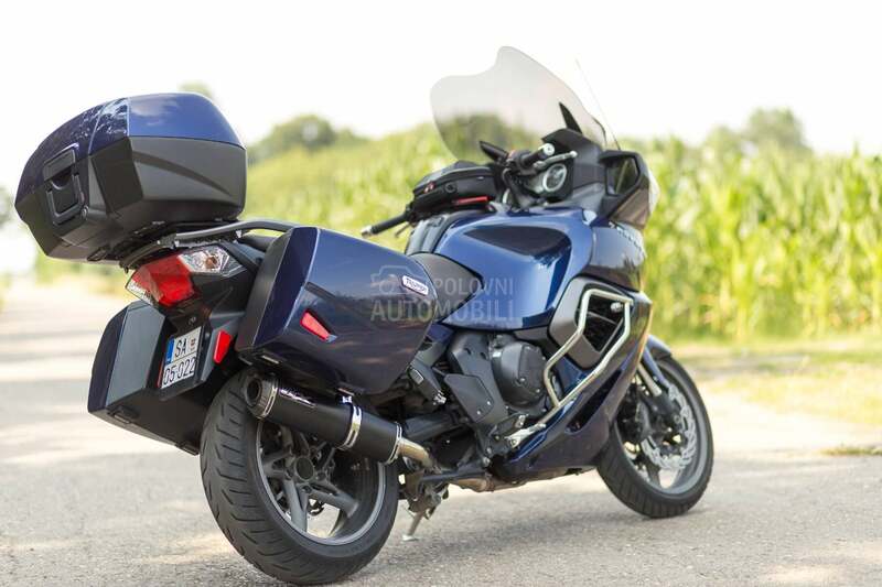 Triumph TROPHY SE