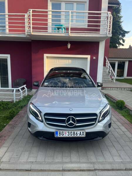 Mercedes Benz GLA 200 night star