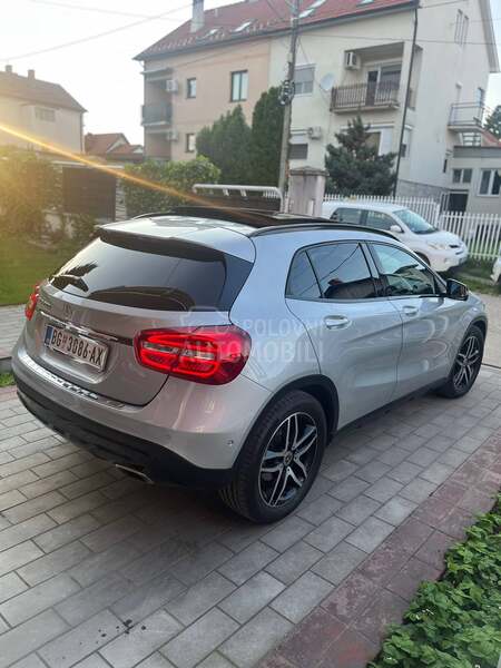 Mercedes Benz GLA 200 night star