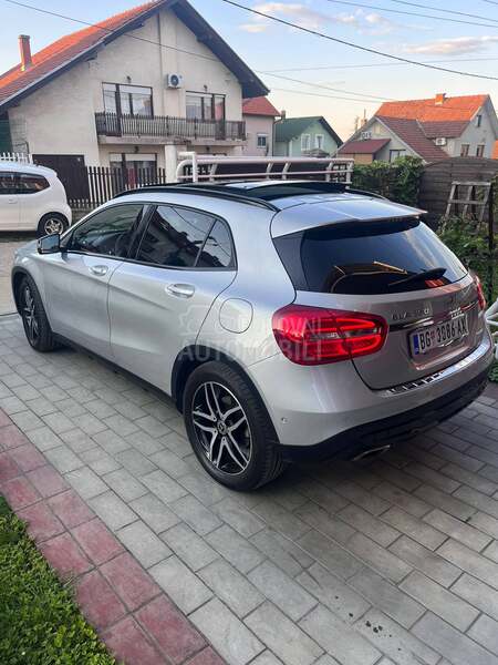 Mercedes Benz GLA 200 night star
