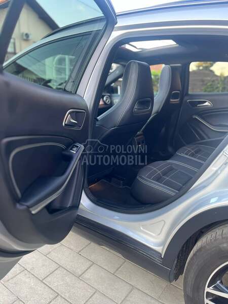 Mercedes Benz GLA 200 night star
