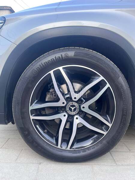 Mercedes Benz GLA 200 night star