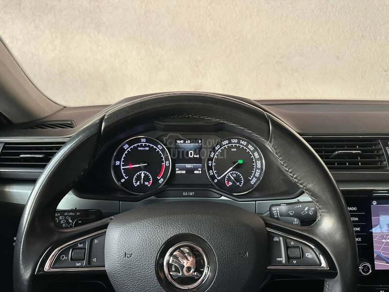 Škoda Superb DSG / LED / NAV