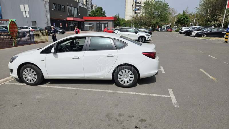 Opel Astra J 1.4 ENJOY