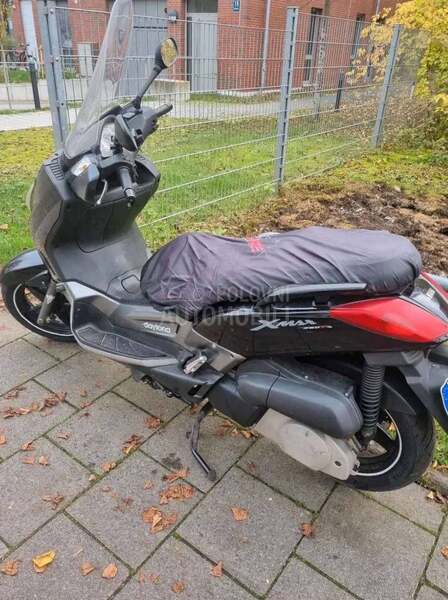 Yamaha X MAX