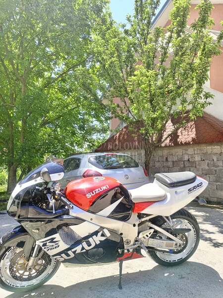 Suzuki gsxr 750