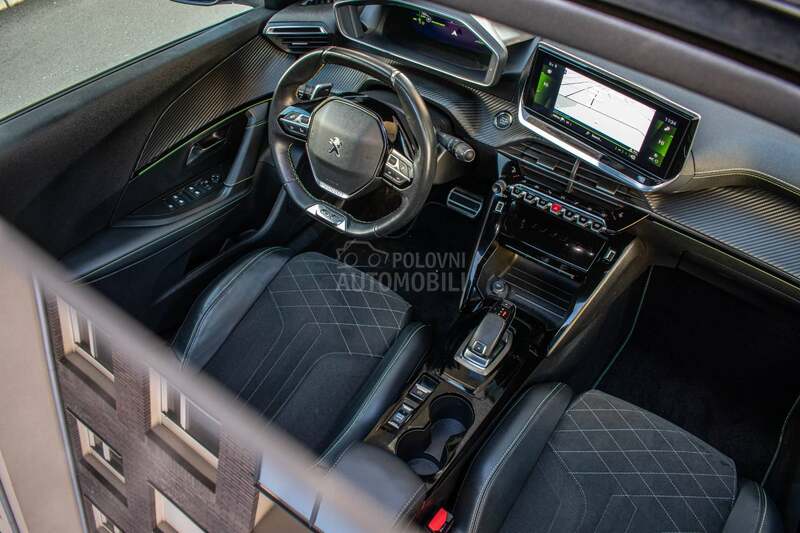 Peugeot 2008 GT LINE PANO