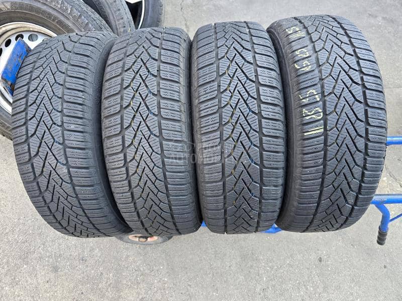 Semperit 185/60 R15 Zimska