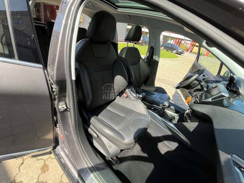 Peugeot 2008 1.6HDI FELINE TITANE