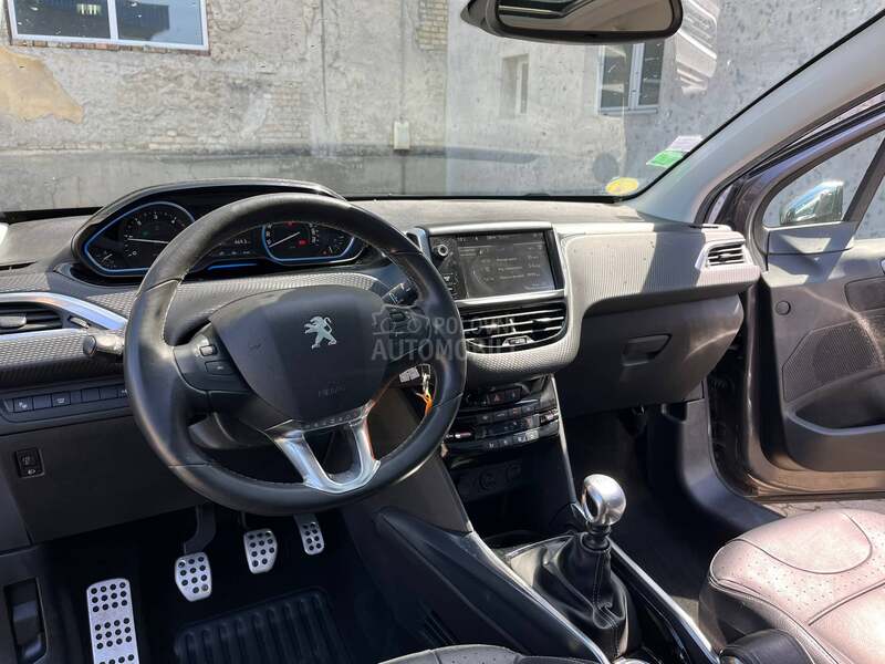 Peugeot 2008 1.6HDI FELINE TITANE