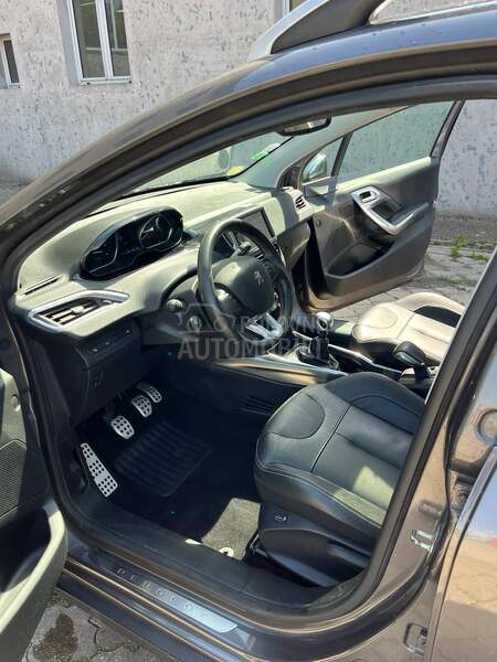 Peugeot 2008 1.6HDI FELINE TITANE
