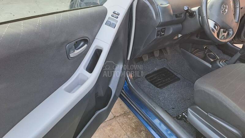 Toyota Yaris 1,0 b