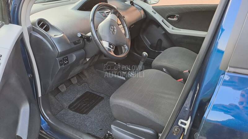 Toyota Yaris 1,0 b