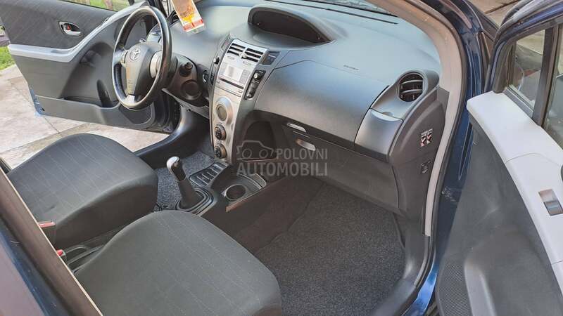 Toyota Yaris 1,0 b
