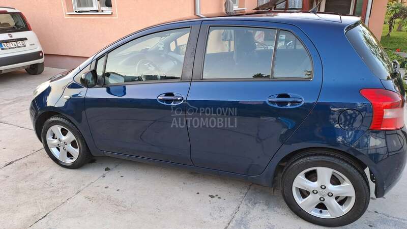 Toyota Yaris 1,0 b