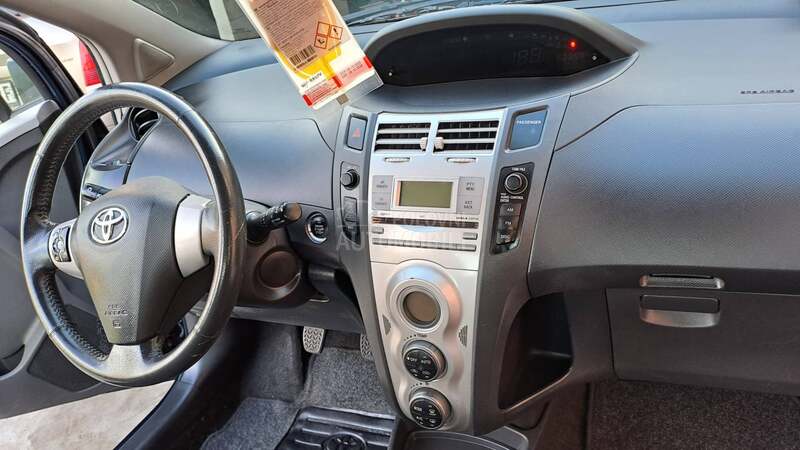 Toyota Yaris 1,0 b