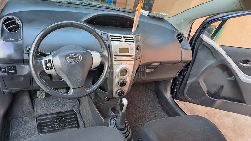 Toyota Yaris 1,0 b