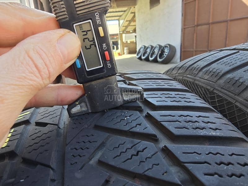 Continental 215/55 R17 Zimska