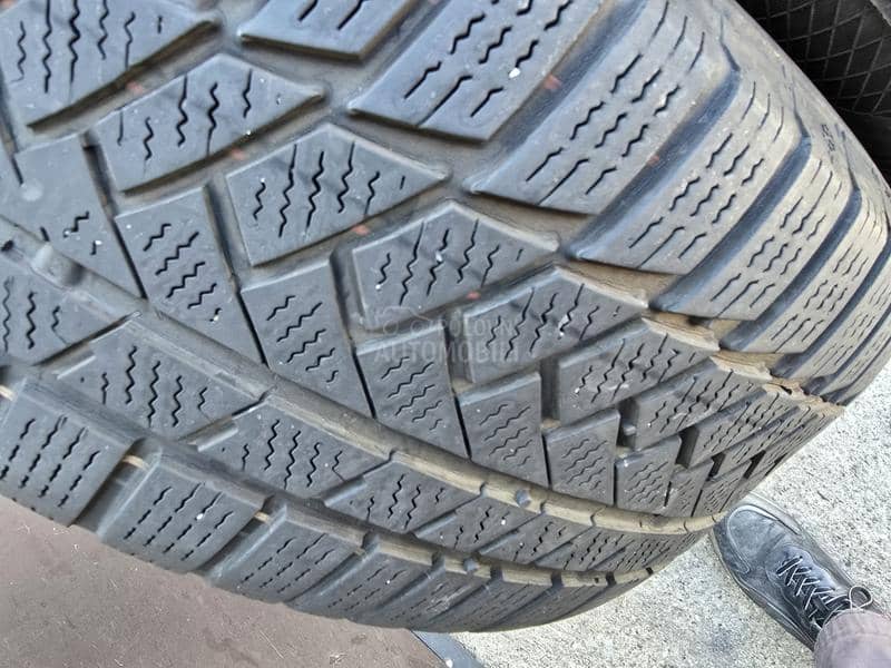 Continental 215/55 R17 Zimska