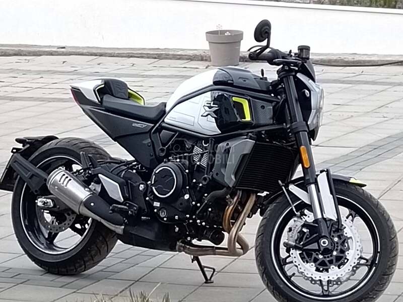 CFMOTO clx700