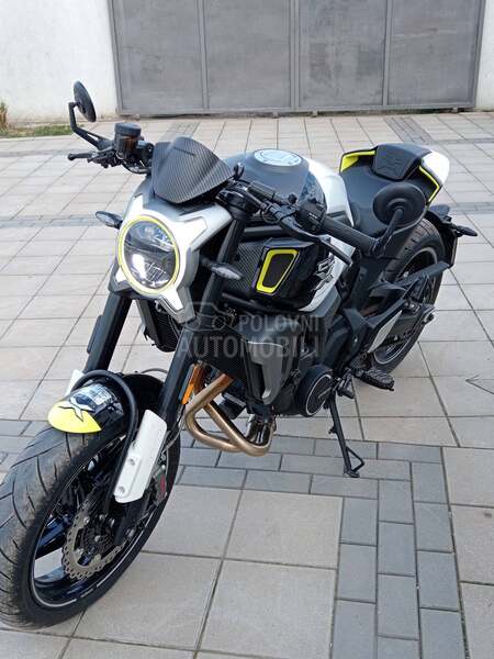 CFMOTO clx700
