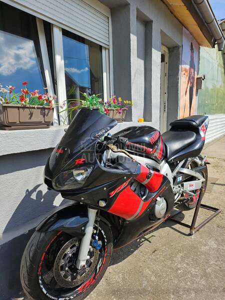 Yamaha R6 brembo