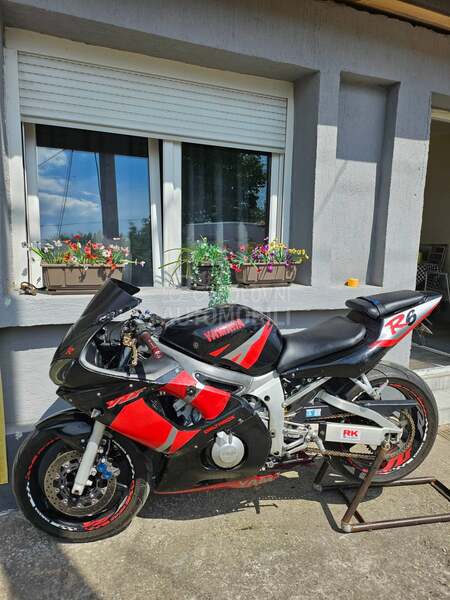 Yamaha R6 brembo