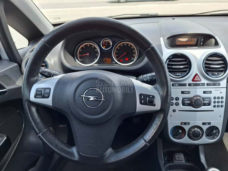Opel Corsa D 1,4b