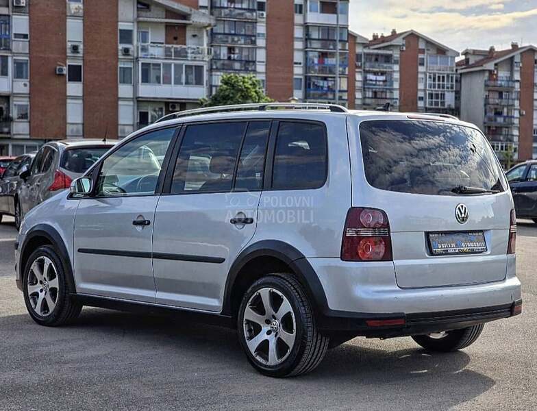 Volkswagen Touran Cross