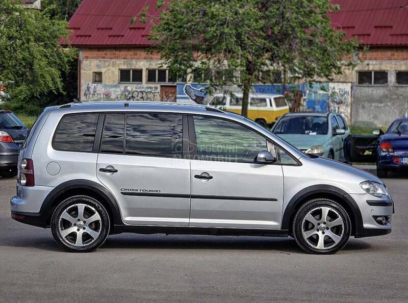 Volkswagen Touran Cross