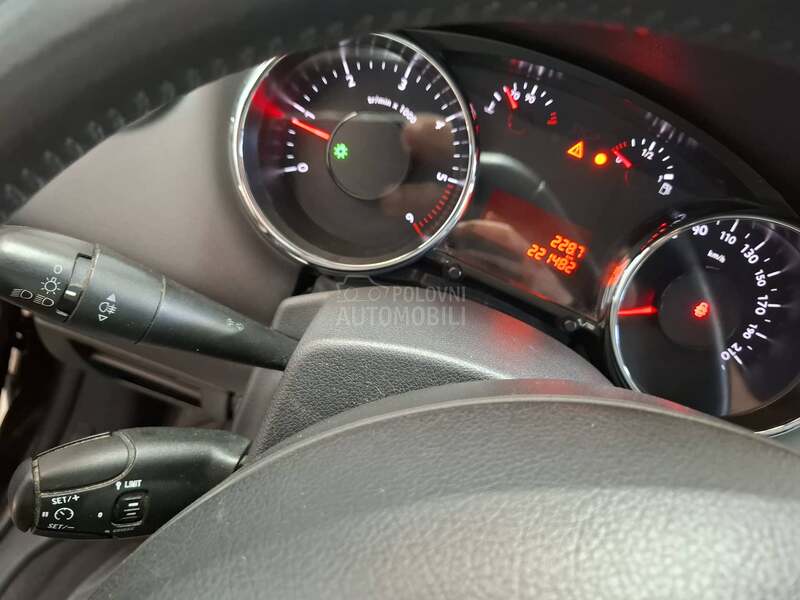 Peugeot 3008 1.6eHDI ACTIVE