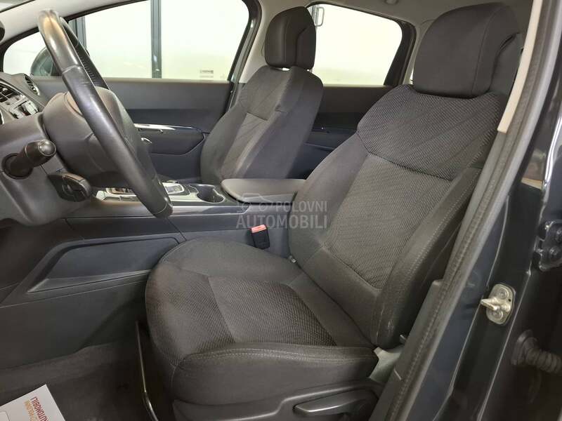 Peugeot 3008 1.6eHDI ACTIVE