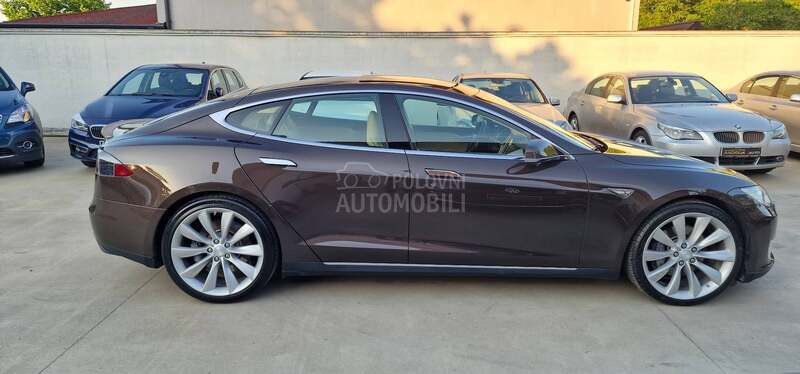 Tesla Model S 85 PERFORMANCE