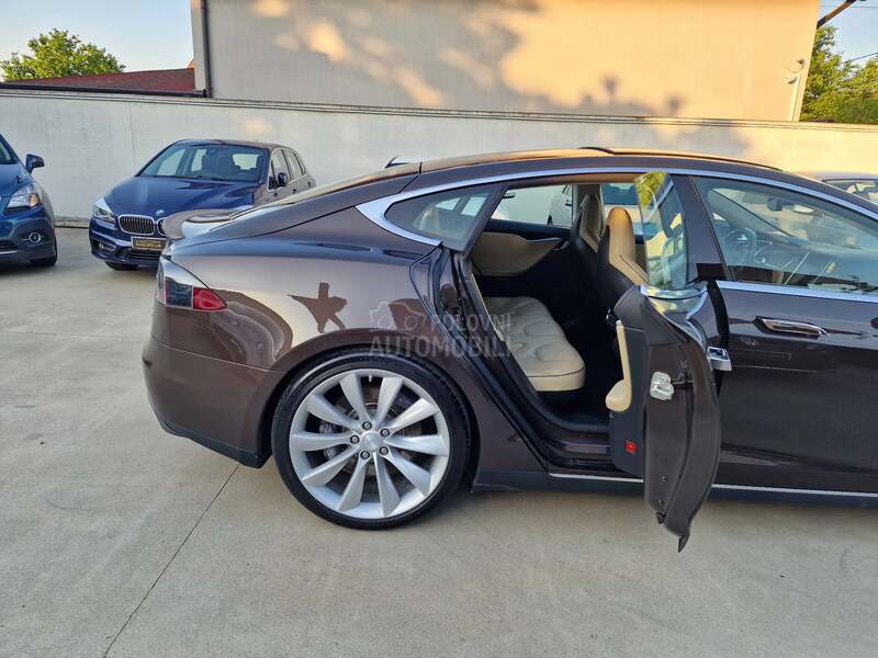 Tesla Model S 85 PERFORMANCE
