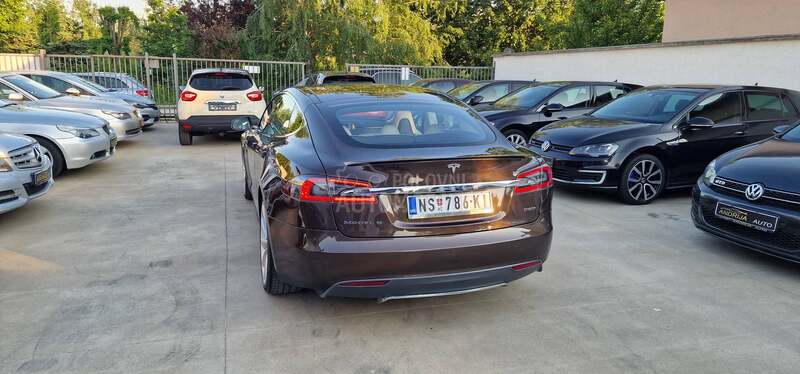Tesla Model S 85 PERFORMANCE