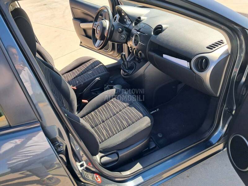 Mazda 2 