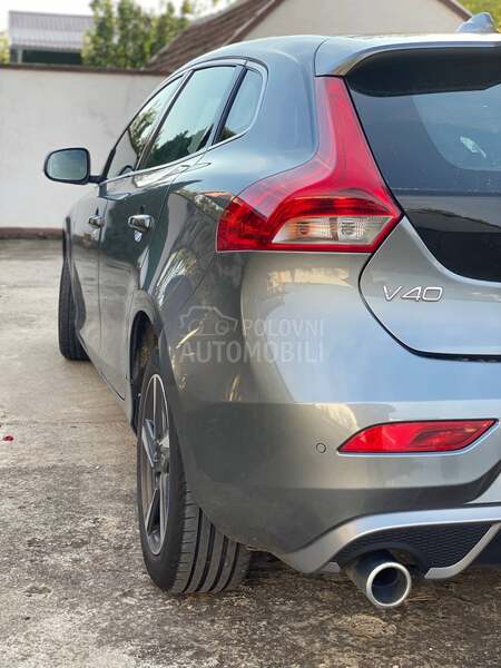 Volvo V40 