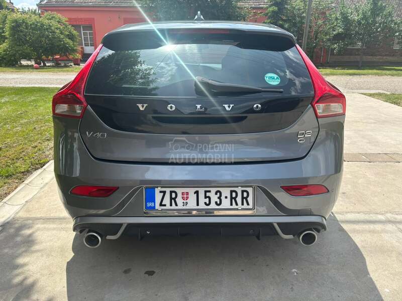 Volvo V40 