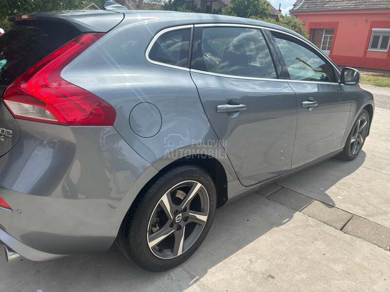 Volvo V40 