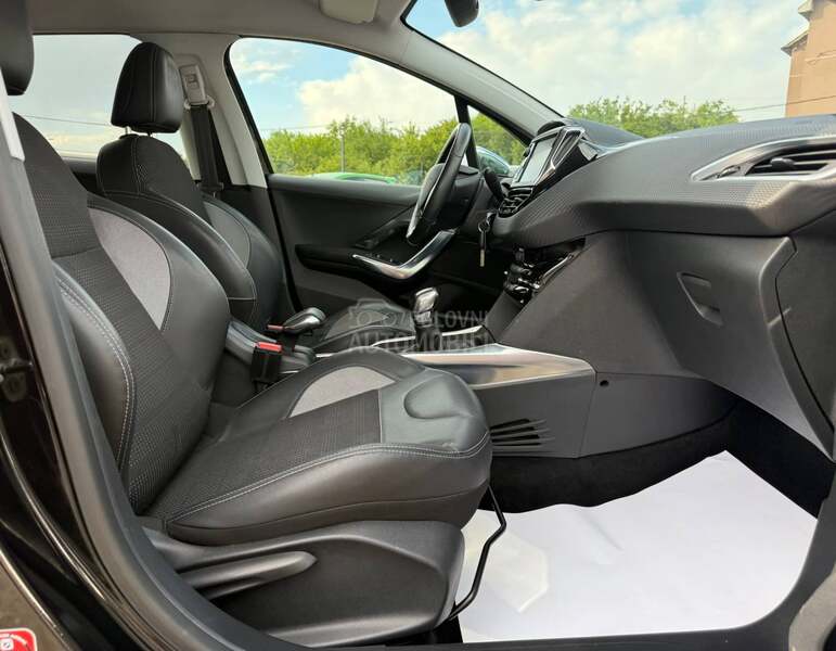 Peugeot 2008 1.2 ALLURE SWlSS