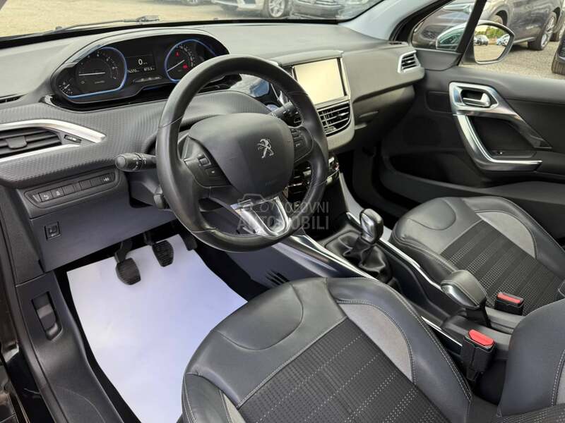 Peugeot 2008 1.2 ALLURE SWlSS