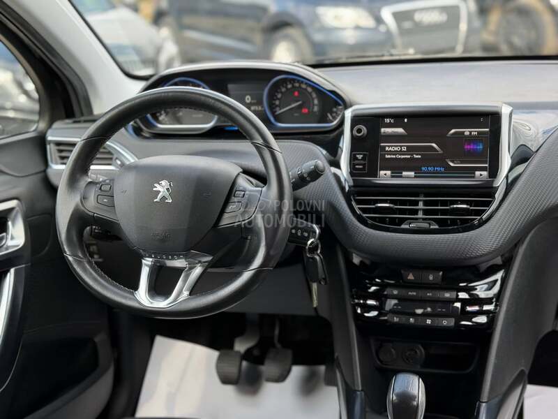 Peugeot 2008 1.2 ALLURE SWlSS