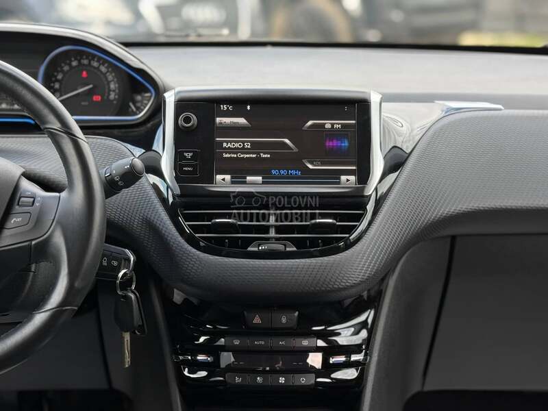 Peugeot 2008 1.2 ALLURE SWlSS