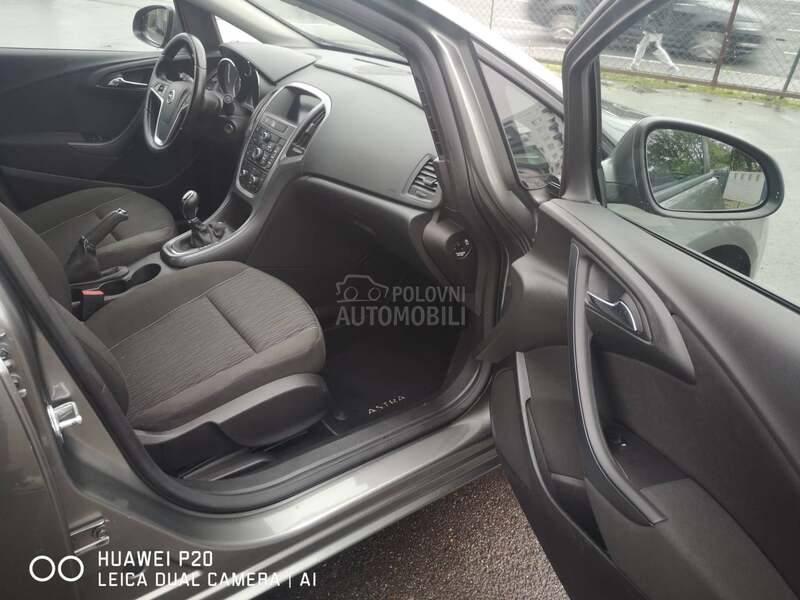Opel Astra J 