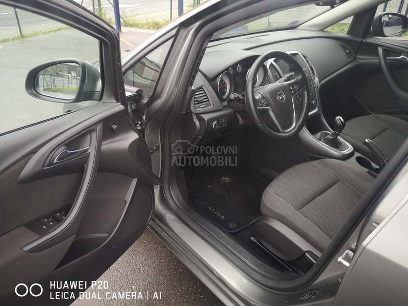Opel Astra J 