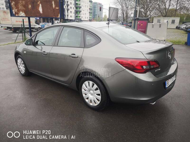 Opel Astra J 