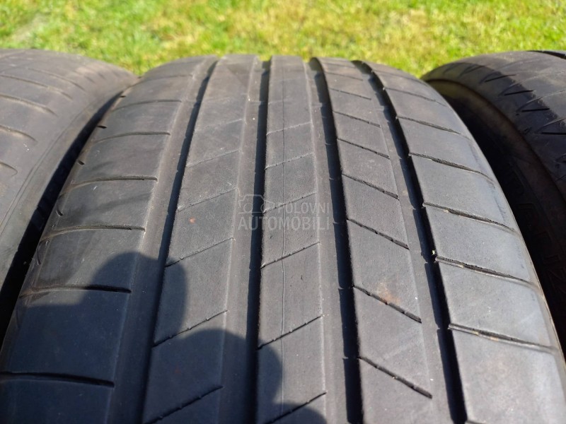 Bridgestone 235/45 R21 Letnja