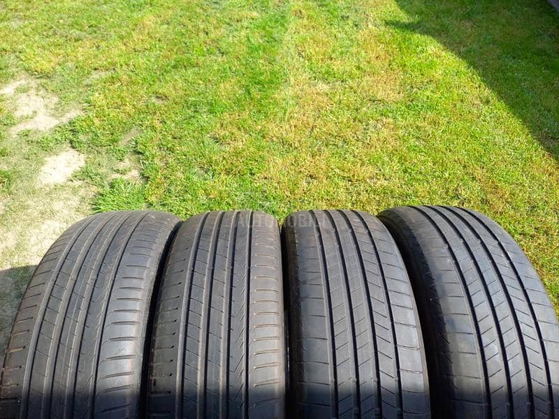 Bridgestone 235/45 R21 Letnja